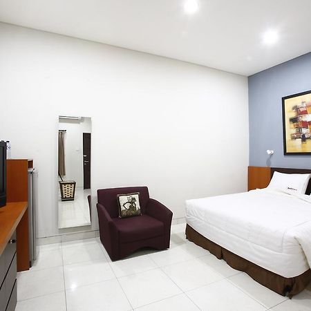 Reddoorz @ Menteng Jakarta Exterior foto