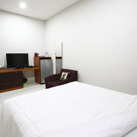 Reddoorz @ Menteng Jakarta Exterior foto