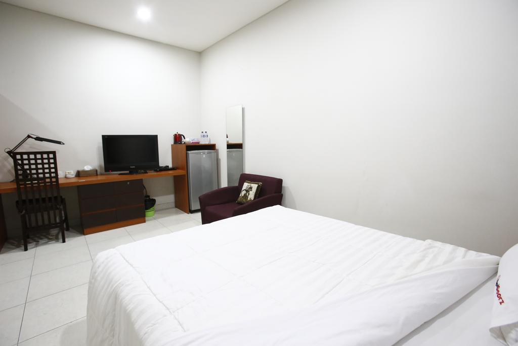 Reddoorz @ Menteng Jakarta Exterior foto